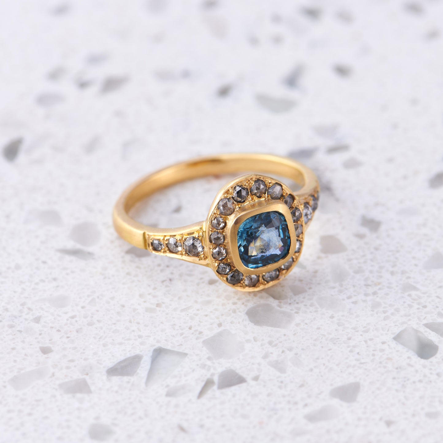 Montana Sapphire Roman Salt and Pepper Ring in 18ct Yellow Gold, Size R and a half (In Stock)