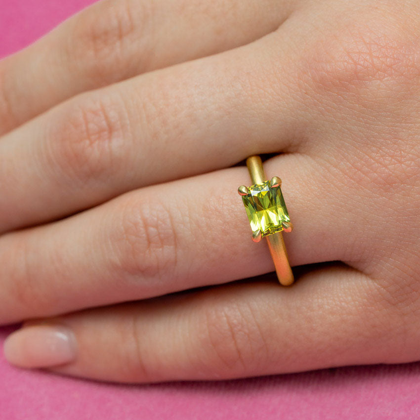 One-off Chunky Claw Set Parti Sapphire Ring in 18ct Yellow Gold, Size O (In Stock)