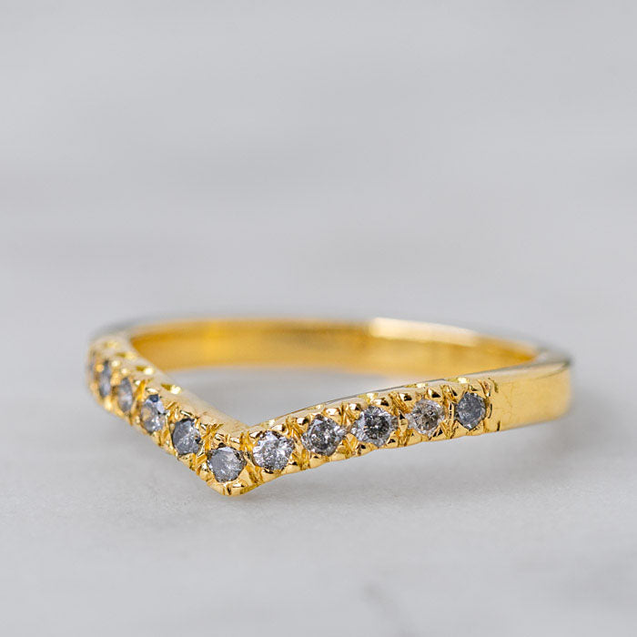 Salt And Pepper Diamond V Bent Band in 18ct Yellow Gold, Size M (In Stock)