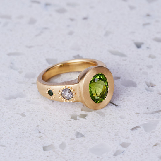 Load image into Gallery viewer, Peridot Sun Punch Ring
