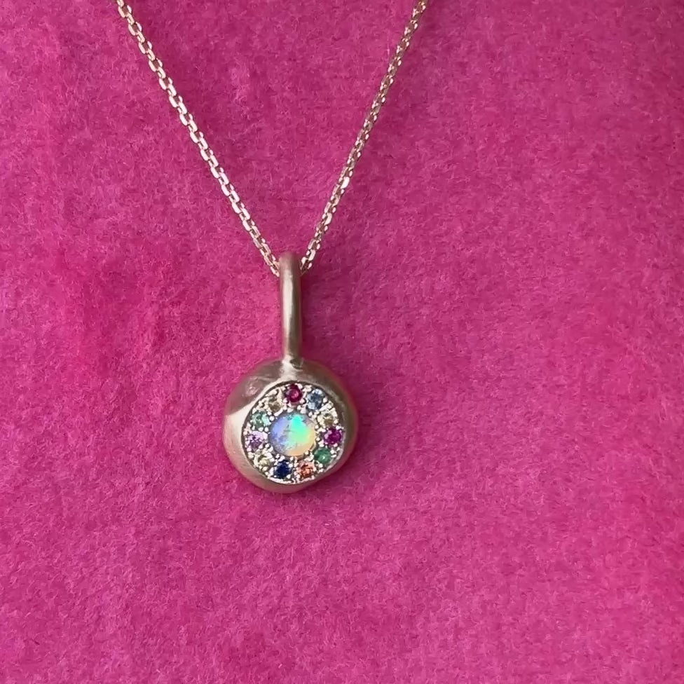 Load and play video in Gallery viewer, Carnivale Opal Pebble Pendant in 9ct Yellow Gold (In Stock)
