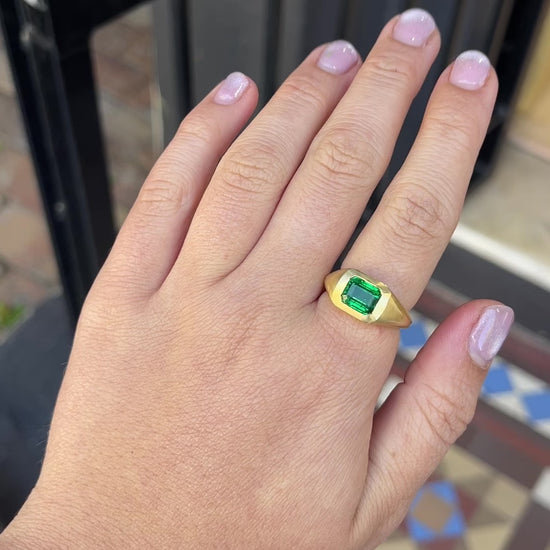 Load and play video in Gallery viewer, One-off Emerald Ring in 18ct Yellow Gold, Size M (In Stock)
