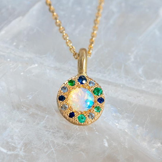 Load image into Gallery viewer, Blues opal pebble necklace
