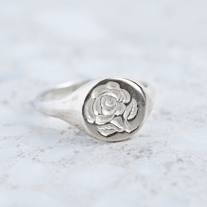 Load image into Gallery viewer, Rose Signet Ring

