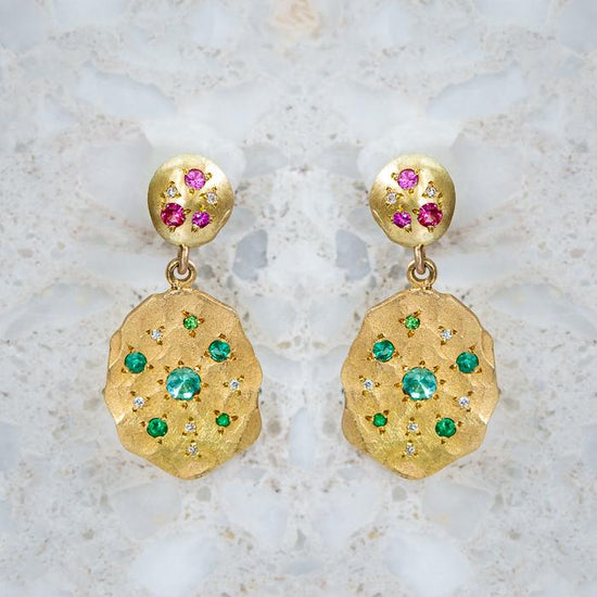 Load image into Gallery viewer, Emerald And Pink Sapphire Splatter Earrings
